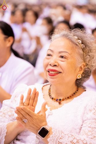 ภาพ No.159512:สัมมนาพิเศษและพิธีมอบองค์พระธรรมกาย 2,000 องค์ ณ ห้องแก้วสารพัดนึก 1 วัดพระธรรมกาย วันอาทิตย์ต้นเดือนที่ 6 ตุลาคม พ.ศ. 2567