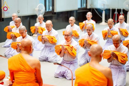 ภาพ No.256224:วันที่ 4 ตุลาคม พ.ศ. 2568 พิธีบรรพชาอุปสมบท  โครงการอุปสมบทหมู่บูชาธรรม 141 ปี  พระมงคลเทพมุนี (สด จนฺทสโร) ณ โบสถ์พระไตรปิฏก วัดพระธรรมกาย จ.ปทุมธานี