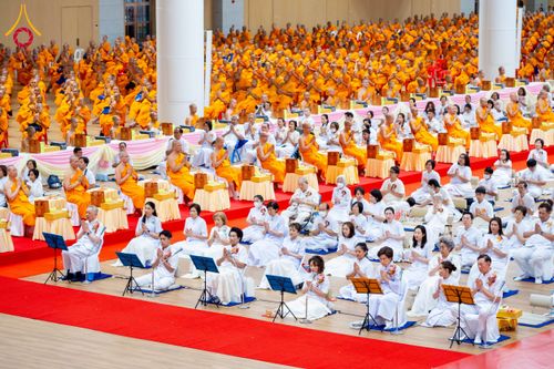 ภาพ No.272906:วันอาทิตย์ที่ 23 พฤศจิกายน พ.ศ.2568 พิธีมุทิตาสักการะ พระมหาเถระและพระเถระ ประจำปีพุทธศักราช 2568 ณ ห้องแก้วสารพัดนึก 2 สภาธรรมกายสากล  วัดพระธรรมกาย