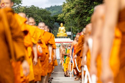 ภาพ No.239210:วันอาทิตย์ที่ 17 สิงหาคม พ.ศ. 2568 พิธีอัญเชิญรูปเหมือนพระมงคลเทพมุนี (สด จันทสโร) ณ ศาลากลางจังหวัดเลย ถึงลานพญานาค สวนสาธารณะกุดป่อง อ.เมือง จ.เลย