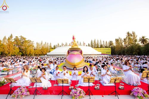 ภาพ No.192992:พิธีตักบาตรพระธรรมยาตรา ณ อนุสรณ์สถานคลองบางนางแท่น อ.สามพราน จ.นครปฐม ในโครงการธรรมยาตรา กตัญญูบูชา มหาปูชนียาจารย์ พระมงคลเทพมุนี(สด จนฺทสโร) พระผู้ปราบมาร อนุสรณ์สถาน 7 แห่ง ปีที่ 13 วันที่ 11 มกราคม พ.ศ.2568