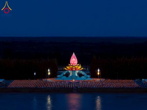 ภาพ No.250484:วันอังคารที่ 7 ตุลาคม พ.ศ. 2568 พิธีจุดประทีปบูชาพระรัตนตรัย ณ ลานธรรมปทุมรัตน์ธรรมเจดีย์ พุทธอุทยานนานาชาติ อ.โพนพิสัย จ.หนองคาย