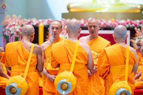 ภาพ No.84244:พิธีขอบรรพชา , พิธีขอสรณคมน์และศีล ,  พิธีรับบาตร , พิธีอุปสมบท ในโครงการบรรพชาอุปสมบทหมู่ธรรมทายาทรุ่นเข้าพรรษา และโครงการบรรพชาสามเณรโรงเรียนนานาชาติ รุ่นที่ 12 ณ โบสถ์พระไตรปิฎก วัดพระธรรมกาย วันที่ 22 กรกฎาคม พ.ศ. 2566