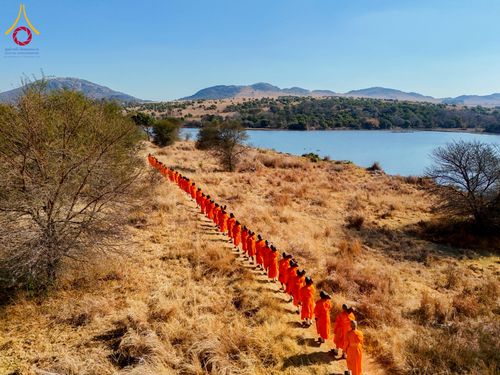 ภาพ No.232875:วันที่ 1 กรกฏาคม พ.ศ. 2568 Dhammayatra in South Africa 2025 ธรรมยาตราแอฟริกาใต้ — เส้นทางแห่งสติ สมาธิ และปัญญา ธรรมทายาทที่ได้อบรมโครงการบรรพชาอุปสมบทหมู่ครั้งที่ 2 ณ วัดพระธรรมกายโจฮันเนสเบิร์ก ประเทศแอฟริกาใต้