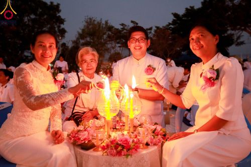 ภาพ No.112048:พิธีจุดประทีปถวายเป็นพุทธบูชา และบูชาธรรมมหาปูชนียาจารย์ พระมงคลเทพมุนี(สด จนฺทสโร) ในโครงการธรรมยาตรา กตัญญูบูชา มหาปูชนียาจารย์ พระมงคลเทพมุนี(สด จนฺทสโร) พระผู้ปราบมาร อนุสรณ์สถาน 7 แห่ง ปีที่ 12 วันที่ 14 มกราคม พ.ศ. 2567 ณ วัดสองพี่น้อง อ.สองพี่น้อง