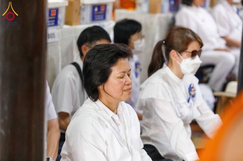 ภาพ No.202254:พิธีเจริญพระพุทธมนต์ ปฏิบัติธรรม มอบทุนการศึกษา ถวายสังฆทาน 108 วัด เพื่อถวายเป็นพุทธบูชา และขับเคลื่อนโครงการหมู่บ้านรักษาศีล 5 โดยคณะสงฆ์จังหวัดนครปฐม คณะศิษยานุศิษย์วัดพระธรรมกาย โครงการธรรมยาตรา ปีที่ 13 ณ วัดบางปลา อำเภอบางเลน จังหวัดนครปฐม