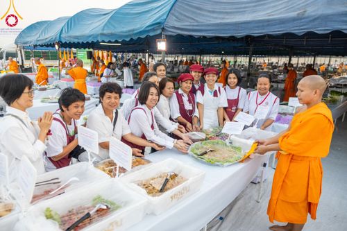 ถวายภัตตาหารเป็นสังฆทาน แด่คณะพระธรรมยาตราฯ ปีที่ 12 วันที่ 11 มกราคม พ.ศ. 2567 ณ อนุสรณ์สถานคลองบางนางแท่น  อ.สามพราน จ.นครปฐม