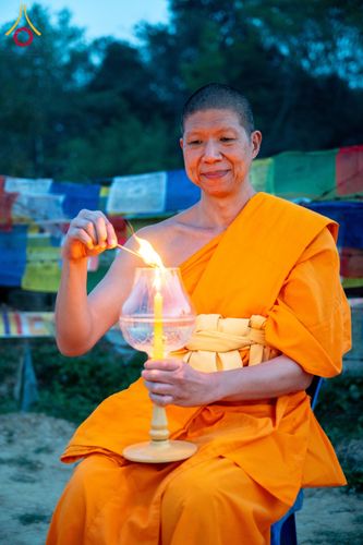 ภาพ No.132379:พิธีจุดโคมประทีปถวายเป็นพุทธบูชา ในโครงการบรรพชา 1,250 รูป ณ แดนประสูติ สวนลุมพินี ประเทศเนปาล วันที่ 17 มีนาคม พ.ศ. 2567
