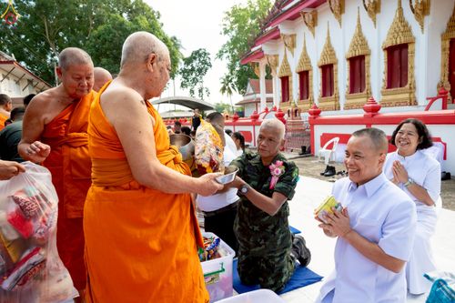 ภาพ No.234416:วันพฤหัสบดีที่ 24 กรกฎาคม พ.ศ. 2568 พิธีถวายสังฆทานแก่คณะสงฆ์ 323 วัด , พิธีมอบกองทุนหนุนแรงใจช่วยครูใต้ , พิธีทำบุญส่วนกุศลแด่ผู้วายชนม์ ในเหตุการณ์ความไม่สงบ 4 จังหวัด ชายแดนภาคใต้ (ปัตตานี , ยะลา , นราธิวาส , สงขลา) ปีที่ 21 ครั้งที่ 179 ณ วัดเวฬุวัน 