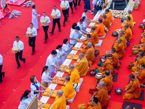 ภาพ No.210312:วันอาทิตย์ที่ 9 มีนาคม พ.ศ. 2568 พ่อเมืองโคราชจัดตักบาตรพระหมื่น ทำบุญเมือง 557 ปี