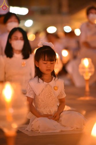ภาพ No.122255:พิธีจุดประทีปถวายเป็นพุทธบูชา และบูชาธรรมมหาปูชนียาจารย์ พระมงคลเทพมุนี(สด จนฺทสโร) ในโครงการธรรมยาตรา กตัญญูบูชา มหาปูชนียาจารย์ พระมงคลเทพมุนี(สด จนฺทสโร) พระผู้ปราบมาร อนุสรณ์สถาน 7 แห่ง ปีที่ 12 วันที่ 31 มกราคม พ.ศ. 2567 ณ วัดพระธรรมกาย จ.ปทุมธานี (