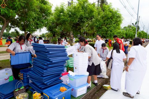 ภาพ No.229886:วันพฤหัสบดีที่ 26 มิถุนายน พ.ศ. 2568 พิธีตักบาตรพระ 1,165 รูป ฉลองก่อตั้งเมืองวานรนิวาส ครบรอบ 164 ปี ณ ถนนวานรนิวาส-อากาศอำนวย อ.วานรนิวาส จ.สกลนคร