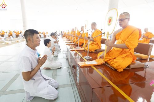 ภาพ No.229713:วันที่ 25 มิถุนายน พ.ศ. 2568 (แรม 15 ค่ำ เดือน 7) พิธีบุพเปตพลี ครั้งที่ 166 ร่วมอุทิศบุญแด่หมู่ญาติที่ล่วงลับไปแล้ว และสืบทอดอายุพระพุทธศาสนา ณ หอฉันคุณยายอาจารย์ฯ วัดพระธรรมกาย