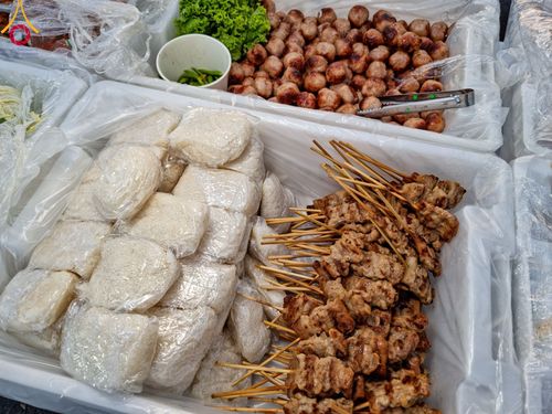 ภาพ No.106723:พิธีถวายภัตตาหารเป็นสังฆทาน แด่คณะพระธรรมยาตราฯ ในโครงการธรรมยาตรากตัญญูบูชา มหาปูชนียาจารย์ พระมงคลเทพมุนี(สด จนฺทสโร) พระผู้ปราบมาร อนุสรณ์สถาน 7 แห่ง ปีที่ 12 วันที่ 6 มกราคม พ.ศ. 2567 ณ อนุสรณ์สถานโลตัสแลนด์ จ.สุพรรณบุรี