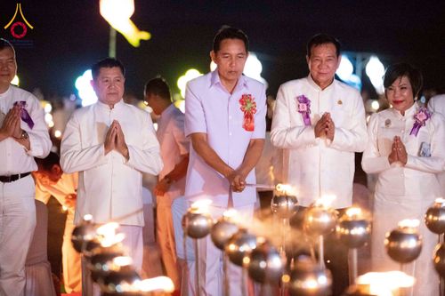 ภาพ No.266138:วันพุธที่ 5 พฤศจิกายน พ.ศ. 2568 (วันพระ ขึ้น 15 ค่ำ เดือน 12) พิธีจุดประทีปโคมลาน, โคมลอย และลอยกระทง ถวายประทีปเป็นพุทธบูชา สร้างความสว่างไสวให้กับแผ่นดินด้วยแสงธรรม ณ พุทธอุทยานนานาชาติ จังหวัดหนองคาย