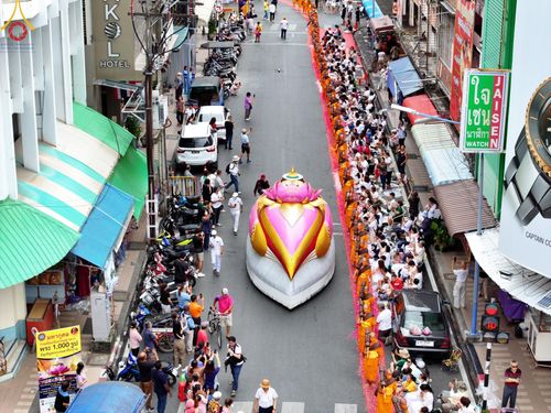 ภาพ No.128520:พิธีอัญเชิญพระบรมสารีริกธาตุ " ใจกลางเมืองนครหาดใหญ่ " เพื่อประดิษฐาน ณ มหารัตนเจดีย์สิริปทุมสวรรค์ (เจดีย์อริยพุทธะ 5 พระองค์) ศูนย์ปฏิบัติธรรมภาคใต้ อ.บางกล่ำ จ.สงขลา  วันที่ 9 มีนาคม พ.ศ. 2567 (ชุดที่ 2)