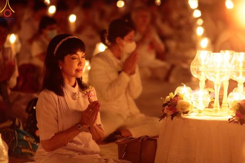 ภาพ No.129660:พิธีจุดประทีป 10,000 ดวง น้อมถวายเป็นพุทธบูชา ณ มหารัตนเจดีย์สิริปทุมสวรรค์ (เจดีย์อริยพุทธะ 5 พระองค์) ศูนย์ปฏิบัติธรรมภาคใต้ อ.บางกล่ำ จ.สงขลา  วันที่ 10 มีนาคม พ.ศ. 2567