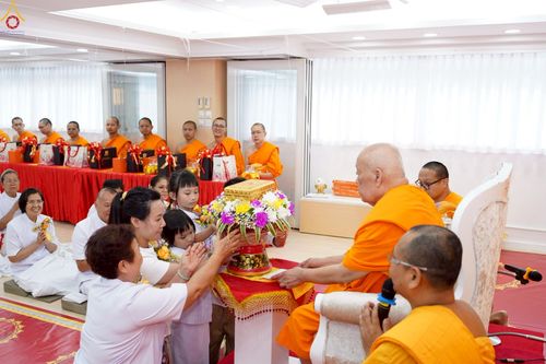 ภาพ No.233717:วันอาทิตย์ที่ 6 กรกฎาคม พ.ศ.2568 พิธีสมโภช 15 ปี วัดพระธรรมกายเกาลูน และพิธีมุทิตาสักการะเปรียญธรรม 9 ประโยค ณ วัดพระธรรมกายเกาลูน เขตปกครองพิเศษฮ่องกง สาธารณรัฐประชาชนจีน