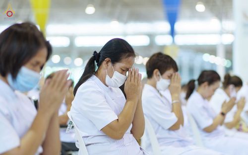 ภาพ No.80860:พิธีตักบาตร , พิธีบูชาข้าวพระในวันอาทิตย์ต้นเดือน วันที่ 7 พฤษภาคม พ.ศ. 2566 ณ วัดพระธรรมกาย