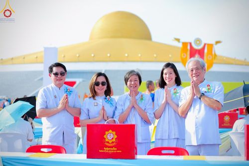 ภาพ No.221595:วันอังคารที่ 22 เมษายน พ.ศ. 2568 ภาพพิธีถวายมหาสังฆทานคณะสงฆ์ 40,000 กว่าวัดทั่วประเทศ เนื่องในวันคุ้มครองโลก ชุดที่ 2 (ปลื้มให้สมการรอคอย) ณ ลานธรรมพระมหาธรรมกายเจดีย์ วัดพระธรรมกาย