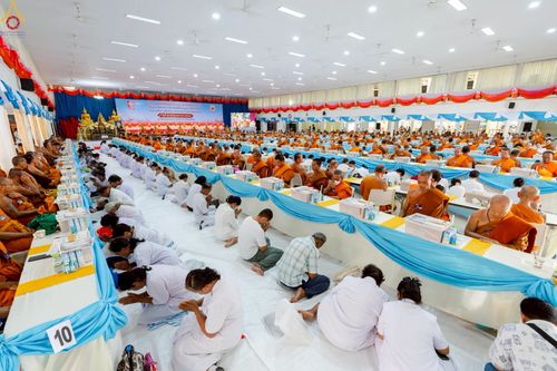 ภาพ No.233562:วันจันทร์ที่ 7 กรกฎาคม พ.ศ. 2568 จังหวัดบุรีรัมย์รวมใจ สัมมนาคณะสงฆ์ เพื่อฟื้นฟูพระพุทธศาสนา  โครงการทอดกฐินสามัคคีทั่วไทย 30,000 วัด ประจำปีพุทธศักราช 2568 และพิธีถวายมหาสังฆทาน 300 กว่าวัด โดยคณะศิษยานุศิษย์ บูชาธรรม 81 ปี หลวงพ่อธัมมชโย  ณ วัดกลาง พระ