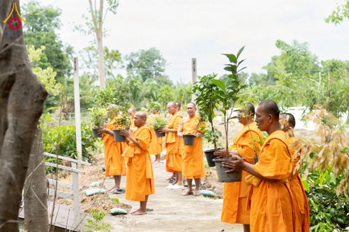 ภาพ No.238573:วันอาทิตย์ที่ 17 สิงหาคม พ.ศ. 2568 พิธีทอดผ้าป่าบำรุงศูนย์อบรมเยาวชนนครปฐม ครบรอบ 14 ปี และพิธีปลูกต้นไม้รอบสระเศรษฐี ณ ศูนย์อบรมเยาวชนนครปฐม