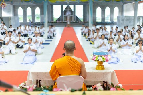 ภาพ No.249108:วันที่ 26-28 กันยายน พ.ศ. 2568 โครงการอบรม อุบาสกแก้ว อุบาสิกาแก้ว รุ่นที่ 3  ณ ศูนย์ปฏิบัติธรรมสมุทรปราการ ได้รับความเมตตาจากคณะสงฆ์ในพื้นที่  รวมถึงผู้บริหารสถานศึกษา ที่นำนักเรียนระดับมัธยมปลาย  มารับฟังข้อมูลเพื่อที่จะเป็นกำลังสำคัญ ในการเข้าร่วมขบวน