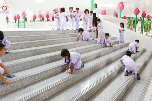 ภาพ No.144651:ชาวอำเภอคลองหลวง จังหวัดปทุมธานี ถวายเทียนพรรษามหามงคล เนื่องในเทศกาลเข้าพรรษา ประจำปี 2567 แด่คณะสงฆ์วัดพระธรรมกาย  วันพฤหัสบดีที่ 18 กรกฎาคม พ.ศ. 2567