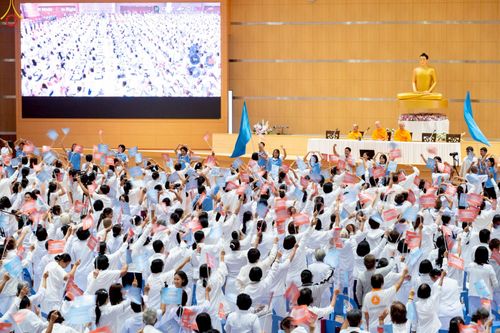 ภาพ No.239931:วันที่ ๒๒ - ๒๔ สิงหาคม พ.ศ. ๒๕๖๘ สัมมนารวมใจผู้นำบุญ บูชาธรรม ๘๑ ปี หลวงพ่อธัมมชโย กฐินสามัคคีทั่วไทย ๓๐,๐๐๐ วัด โครงการอุปสมบทบูชาธรรมมหาปูชนียาจารย์ ๓,๐๐๐ รูป รุ่นที่ ๑