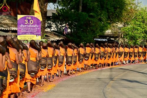 ภาพ No.107896:พิธีต้อนรับพระธรรมยาตรา ในโครงการธรรมยาตรากตัญญูบูชา มหาปูชนียาจารย์ พระมงคลเทพมุนี(สด จนฺทสโร) พระผู้ปราบมาร อนุสรณ์สถาน 7 แห่ง ปีที่ 12 วันที่ 7 มกราคม พ.ศ. 2567 ณ อนุสรณ์สถานคลองบางนางแท่น  อ.สามพราน จ.นครปฐม