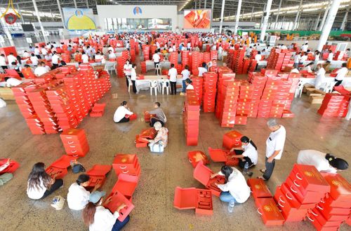 ภาพ No.212060:วันจันทร์ที่ 17 มีนาคม พ.ศ. 2568 บุญบรรจุกล่องไทยธรรม เพื่อถวายแด่พระสังฆาธิการ 40,000 กว่าวัดทั่วไทย ในวันคุ้มครองโลก 22 เมษายน พ.ศ. 2568 ณ บ้านแก้วเรือนทองคุณยายฯ วัดพระธรรมกาย