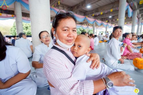 ภาพ No.215988:วันพฤหัสบดีที่ 3 เมษายน พ.ศ. 2568 พิธีบรรพชาสามเณร ภาคฤดูร้อน รุ่นที่ 15  บูชาธรรมหลวงพ่อธัมมชโย 81 ปี 81 รูป ณ ศูนย์ปฏิบัติธรรมสวนผึ้ง จ.ราชบุรี