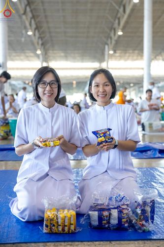 ภาพ No.158964:พิธีตักบาตร ในวันอาทิตย์ต้นเดือน วันที่ 6 ตุลาคม พ.ศ. 2567 ณ สภาธรรมกายสากล วัดพระธรรมกาย