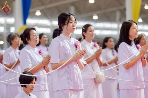 ภาพ No.261243:วันอาทิตย์ที่ 5 ตุลาคม พ.ศ. 2568 พิธีจุดเทียนใจ ไฟนิรันด์ อนันตชัย ณ สภาธรรมกายสากล วัดพระธรรมกาย