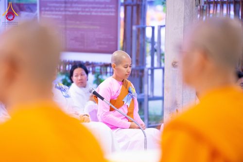 ภาพ No.194938:พิธีถวายภัตตาหารเป็นสังฆทาน แด่พระธรรมยาตรา ณ อนุสรณ์สถานมหาวิหารพระมงคลเทพมุนี (โลตัสแลนด์) อ.สองพี่น้อง จ.สุพรรณบุรี ในโครงการธรรมยาตรา กตัญญูบูชา มหาปูชนียาจารย์ พระมงคลเทพมุนี(สด จนฺทสโร) พระผู้ปราบมาร แห่ง ปีที่ 13 วันที่ 14 มกราคม พ.ศ.2568