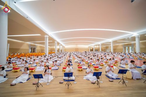 ภาพ No.237868:วันอาทิตย์ที่ 10 สิงหาคม พ.ศ. 2568 พิธีถวายไทยธรรมมุทิตาเปรียญธรรมและบาลีศึกษา ณ ห้องแก้วสารพัดนึก2 วัดพระธรรมกาย ปทุมธานี