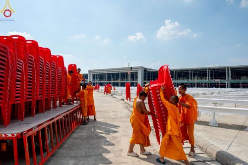 ภาพ No.220810:วันที่ 24-25 เมษายน พ.ศ. 2568 การเก็บงาน ผ้ารับประเคน ผ้าระบาย โต๊ะ เก้าอี้  ภายหลังงานวันคุ้มครองโลก ณ วัดพระธรรมกาย