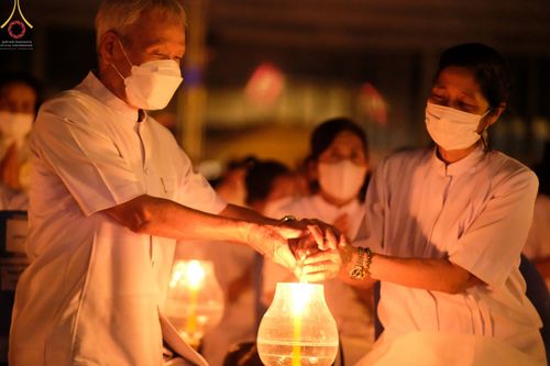 ภาพ No.75275:พิธีจุดประทีปถวายเป็นพุทธบูชา และบูชาธรรมมหาปูชนียาจารย์ ในโครงการธรรมยาตรากตัญญูบูชา มหาปูชนียาจารย์ พระมงคลเทพมุนี(สด จนฺทสโร) พระผู้ปราบมาร ปีที่ 11 ณ อนุสรณ์สถานลำดับที่ 7 สถานที่ขยายวิชชาธรรมกาย วัดพระธรรมกาย จ.ปทุมธานี วันที่ 31 มกราคม พ.ศ. 2566