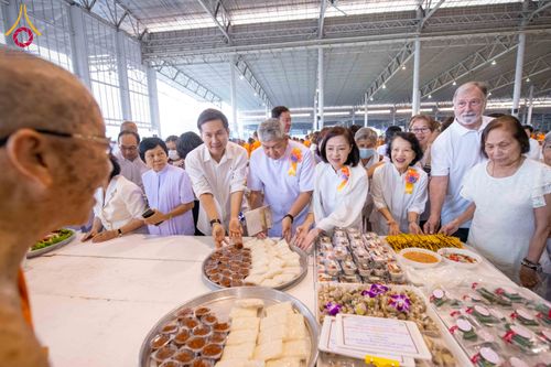 ภาพ No.306258:วันที่ 30 มกราคม พ.ศ. 2569 พิธีถวายภัตตาหารเป็นสังฆทาน แด่พระธรรมยาตรา ณ วัดพระธรรมกาย  จังหวัดปทุมธานี ในโครงการธรรมยาตรา กตัญญูบูชา มหาปูชนียาจารย์ พระมงคลเทพมุนี(สด จนฺทสโร) พระผู้ปราบมาร อนุสรณ์สถาน 7 แห่ง ปีที่ 14