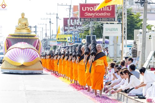 ภาพ No.287731:วันที่ 3 มกราคม พ.ศ. 2569 พิธีต้อนรับพระธรรมยาตรา ครั้งที่ 2 (ภาพชุดที่ 2) ในโครงการธรรมยาตรา กตัญญูบูชา มหาปูชนียาจารย์ พระมงคลเทพมุนี(สด จนฺทสโร) พระผู้ปราบมาร อนุสรณ์สถาน 7 แห่ง ปีที่ 14 ณ อนุสรณ์สถานมหาวิหารพระมงคลเทพมุนี (โลตัสแลนด์) อ.สองพี่น้อง จ.