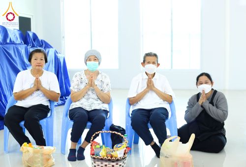 ภาพ No.320916:วันเสาร์ที่ 11 เมษายน พ.ศ.2569 พิธีตักบาตรฉลองสามเณรใหม่ ณ ศูนย์อบรมเยาวชนนครปฐม