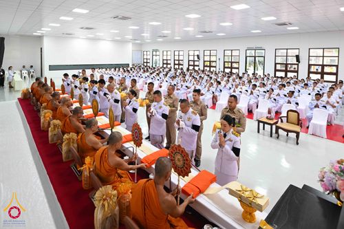 ภาพ No.344262:วันที่ 12 สิงหาคม พ.ศ. 2569  พสกนิกรชาวอำเภอคลองหลวง พร้อมใจร่วมพิธีสวดพระพุทธมนต์และทำบุญตักบาตรถวายพระราชกุศล เนื่องในวันคล้ายวันพระราชสมภพ สมเด็จพระบรมราชชนนีพันปีหลวง และวันแม่แห่งชาติ 12 สิงหาคม 2569
