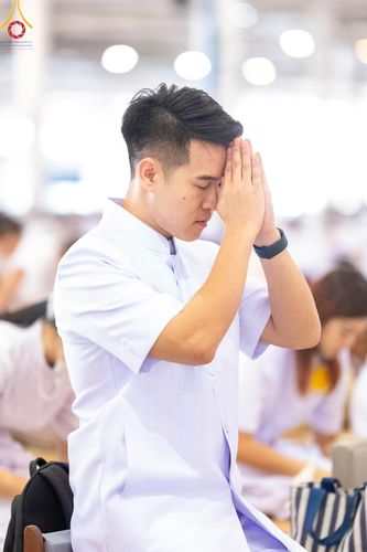 ภาพ No.105511:พิธีปฏิบัติธรรมและพิธีบูชาข้าวพระ ในวันจันทร์ที่ 1 มกราคม พ.ศ. 2567 ณ สภาธรรมกายสากล วัดพระธรรมกาย