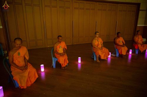 ภาพ No.341570:วันที่ 26 กรกฎาคม พ.ศ. 2569 โครงการพัฒนาคุณธรรม จริยธรรม สำหรับนักเรียนนายสิบตำรวจ (นสต.) รุ่นที่ 17 ศูนย์ฝึกอบรมตำรวจภูธรภาค 1 ได้จัดกิจกรรม  จุดเทียนรวมใจและปฏิบัติธรรมเจริญสมาธิภาวนา เพื่อน้อมอุทิศถวายเป็นพระราชกุศลฯ ณ ศูนย์ปฏิบัติธรรมเวิล์ดพีช วัลเล่