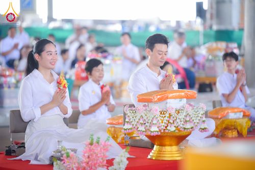 ภาพ No.320729:วันที่ 11 เมษายน พ.ศ.2569 พิธีตักบาตรฉลองสามเณรใหม่ โครงการบรรพชาสามเณรกล้าตะวัน ณ มหารัตนวิหาคด คอร์ 25 ชั้น 2 วัดพระธรรมกาย