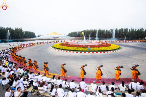 ภาพ No.120240:พิธีต้อนรับพระธรรมยาตรา ในโครงการธรรมยาตรา กตัญญูบูชา มหาปูชนียาจารย์ พระมงคลเทพมุนี(สด จนฺทสโร) พระผู้ปราบมาร อนุสรณ์สถาน 7 แห่ง ปีที่ 12 วันที่ 28 มกราคม พ.ศ. 2567 ณ วัดพระธรรมกาย จ.ปทุมธานี