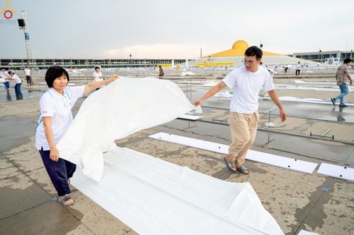 ภาพ No.225280:วันที่ 20 - 27 เมษายน พ.ศ. 2568 "ภาพแห่งความปลื้มที่ไม่มีวันจบ" คณะสงฆ์สามเณร เจ้าหน้าที่ และสาธุชน ร่วมแรงร่วมใจกันเตรียมงานและเก็บงาน เพื่อวันคุ้มครองโลก พิธีถวายมหาสังฆทานคณะสงฆ์ 40,000 กว่าวัดทั่วประเทศ