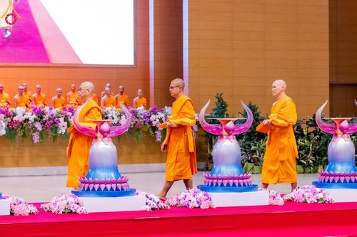 ภาพ No.154724:พิธีทอดผ้าป่าสมทบกฐินวัดพระธรรมกาย และสมทบกฐิน 30,000 วัดทั่วไทย ครั้งที่ 2 ณ สภาธรรมกายสากล วัดพระธรรมกาย วันอังคารที่ 17 กันยายน พ.ศ. 2567