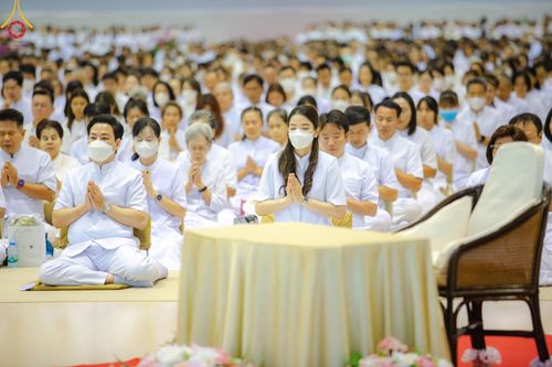 ภาพ No.139290:พิธีตักบาตร , พิธีบูชาข้าวพระ ณ ห้องแก้วสารพัด 1 สภาธรรมกายสากล วัดพระธรรมกาย วันอาทิตย์ต้นเดือนที่ 2 มิถุนายน พ.ศ. 2567