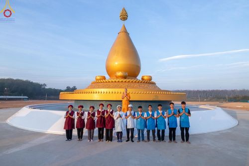 ภาพ No.130229:V.34 เพื่อธรรมเพื่อบางกล่ำ การรับบุญของเจ้าหน้าที่หน่วยงานต่างๆ  เพื่องานธรรมยาตราอัญเชิญพระบรมสารีริกธาตุ ประดิษฐาน ณ มหารัตนเจดีย์สิริปทุมสวรรค์ (เจดีย์อริยพุทธะ 5 พระองค์) ณ ศูนย์ปฏิบัติธรรมภาคใต้ อ.บางกล่ำ จ.สงขลา ระหว่างวันที่ 9-10 มีนาคม พ.ศ. 2567